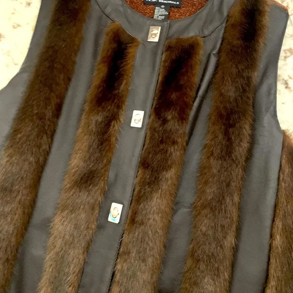 A.D. Originals Faux Fur / Real Leather Vest XL - Picture 1 of 6